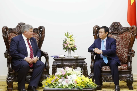 UK called to join economic restructuring in Vietnam 
