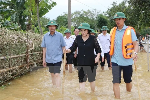 NA leader visits flood victims in Ha Tinh