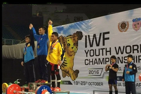 Vietnam wins two golds at weightlifting championship
