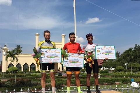 Vietnam first in ranking at Tour de Siak cycling tournament
