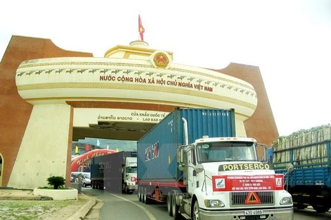 Vietnam, China enhance land border gate management