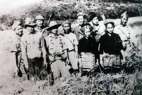 Vietnamese volunteer soldiers honoured by Lao State 