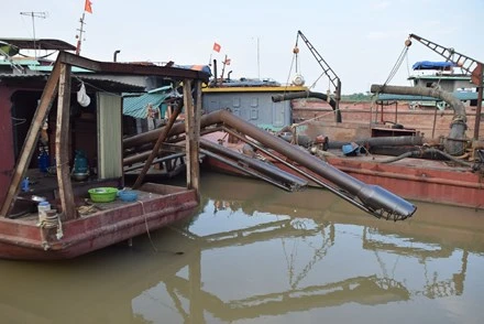 Hanoi, neighbouring localities join hands to ensure waterway security
