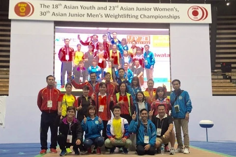Vietnamese lifters win 17 titles at Asian champs 