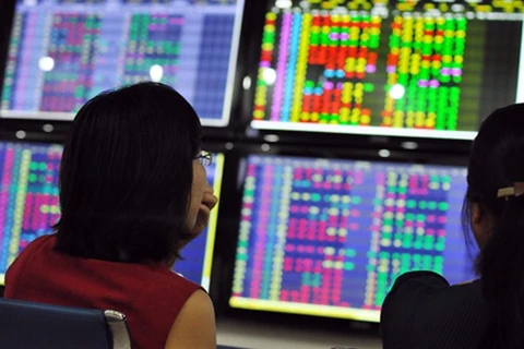 Shares rise slightly on large-cap recovery