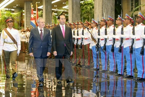 President Tran Dai Quang holds talks with Cuban leaders