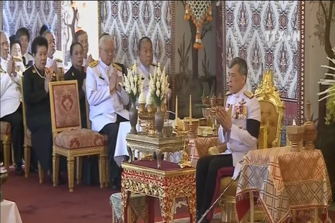 Thai King leads Buddhist praying ritual for late father 
