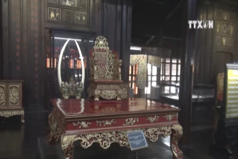 Exhibition on royal treasures opens in Hue