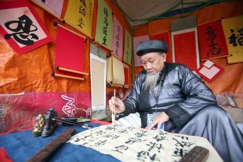 Hanoi: calligraphy fest opens for Tet