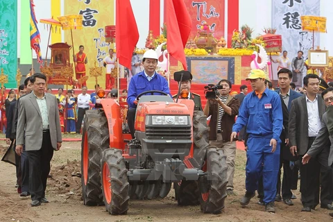 President Tran Dai Quang enjoys Tich Dien festival in Ha Nam