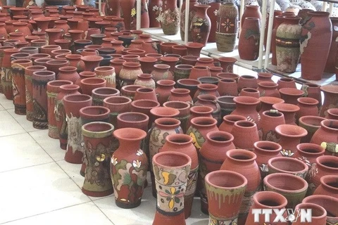 Phu Lang ceramic stays true to traditional craft