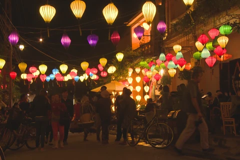 Int’l tourists to Vietnam exceed one million per month