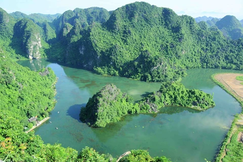Ninh Binh develops tourism towards ecosystem protection 