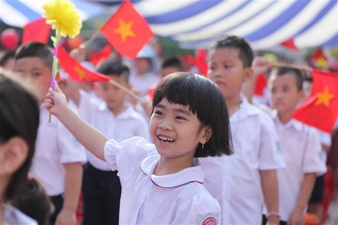Vietnamese pupils ring in new school year