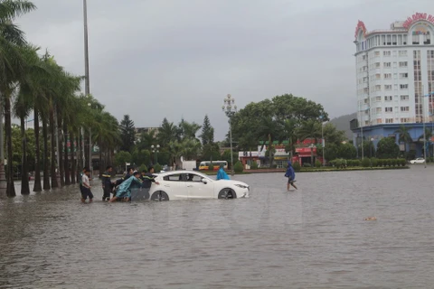 Heavy rains flood central coastal localities 