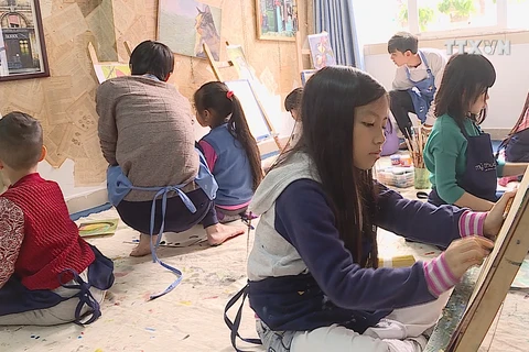 Drawing class brings fine arts closer to community 