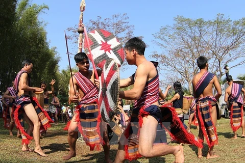 Kon Tum: Xo Dang-Xo Teng ethnic people celebrate water piping festival