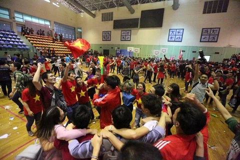 Fans go wild as Vietnam advances to AFC U23 championship final
