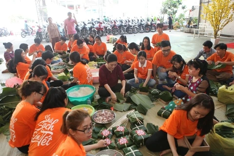 Square cakes as Tet gifts for underprivileged people
