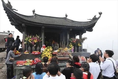 Yen Tu spring festival lures visitors