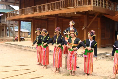 Classes preserve Cong ethnic minority’s folk art 