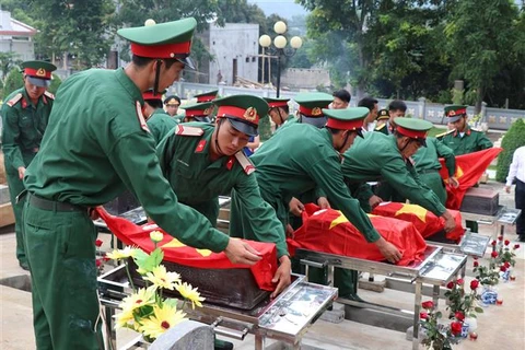 Dien Bien holds burial service for remains of fallen soldiers in Laos