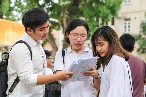 Nearly one million Vietnamese students enter national high school exam