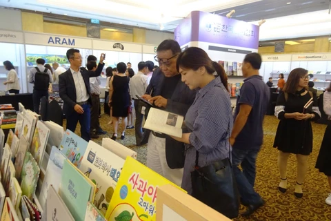 RoK book fair opens in HCM City