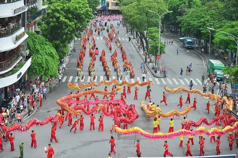 Foreign visitors enjoy Hanoi street festival