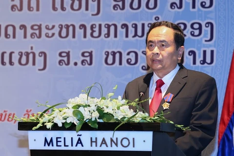 Lao Freedom Order presented to Vietnamese officials