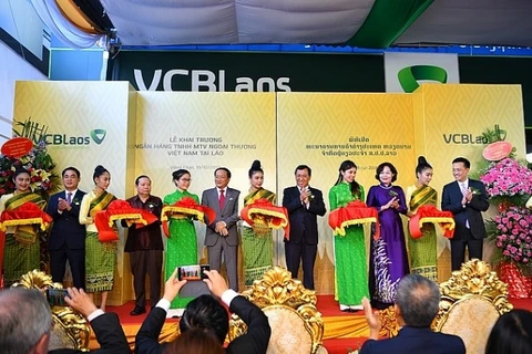 Vietcombank opens first overseas bank in Laos