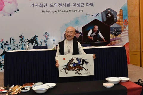 Korean contemporary artist holds exhibition in Hanoi
