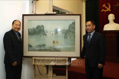 Vietnam helps Laos restore artworks