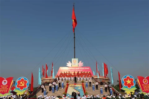 Flag-raising ceremony marks Reunification Day