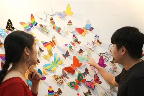 Unique exhibition by RoK artist in Hanoi