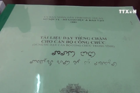 Grassroots cadres taught Cham ethnic language