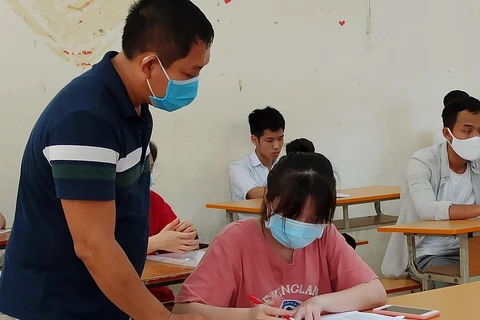 For the first time in the history, contestants and supervisors had to wear masks in exam rooms due to COVID-19 pandemic (Photo: VietnamPlus)