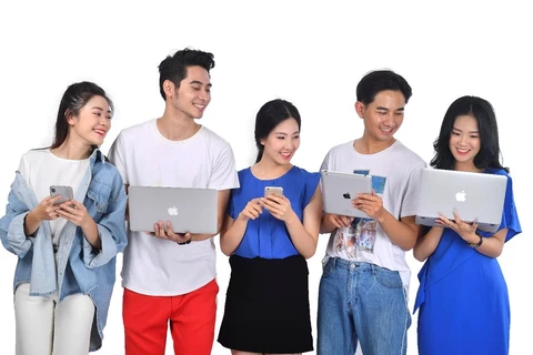 The youth use social networks frequently and post almost every activity on the networks (Photo: VietnamPlus)