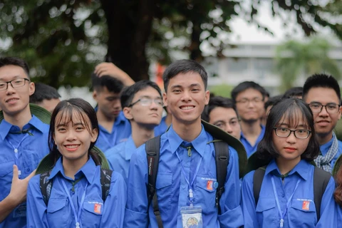 Young Party member Do Duc Thang (centre), a student of the Hanoi University of Science And Technology. (Photo: VietnamPlus)