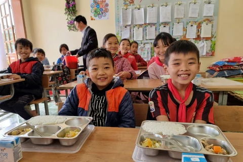 Dual challenges on child nutrition: Aspiration to improve Vietnamese stature