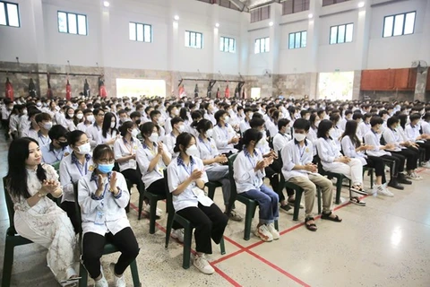 National hero pilot and astronaut inspires Hanoi students