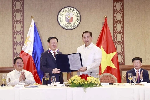 National Assembly Chairman pays official visit to Philippines