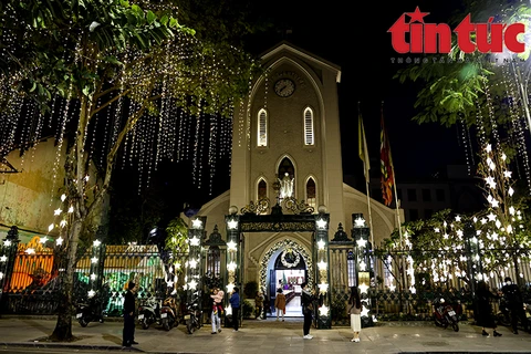 Churches in Hanoi shine brightly to welcome Christmas Eve