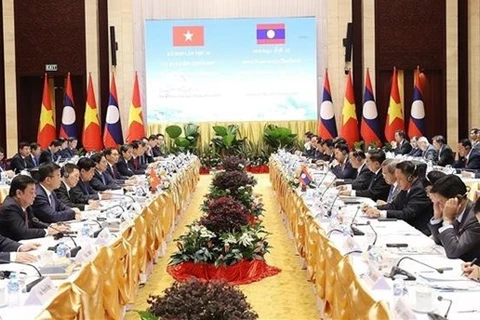 Vietnamese, Lao PMs co-chair Inter-Governmental Committee’s meeting