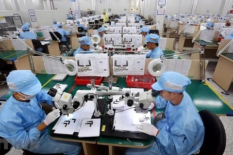 Electronic firms continue to shift investment to Vietnam 
