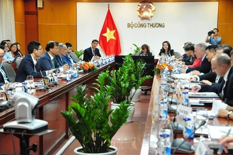 Vietnam, US step up joint work in digital transformation, supply chains 