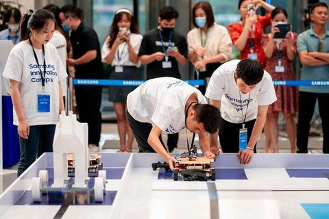 Samsung offers hi-tech training to over 6,000 Vietnamese students 