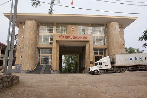 Quang Ninh facilitates trade via Hoanh Mo border gate
