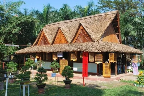 Hoi An sees revival of traditional bamboo-coconut huts 