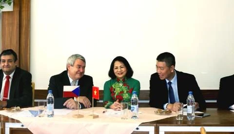 Vietnam, Czech communist parties step up relations
